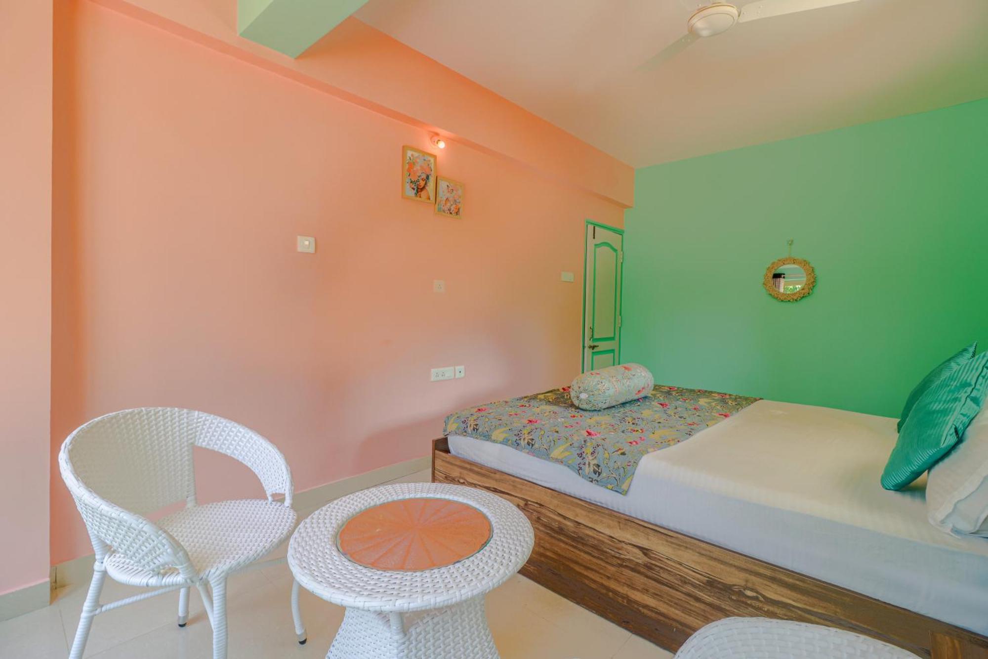 4Bhk Sparkling Apartment Near Beach Pool & Bar 2Bhkx2 바가토르 객실 사진