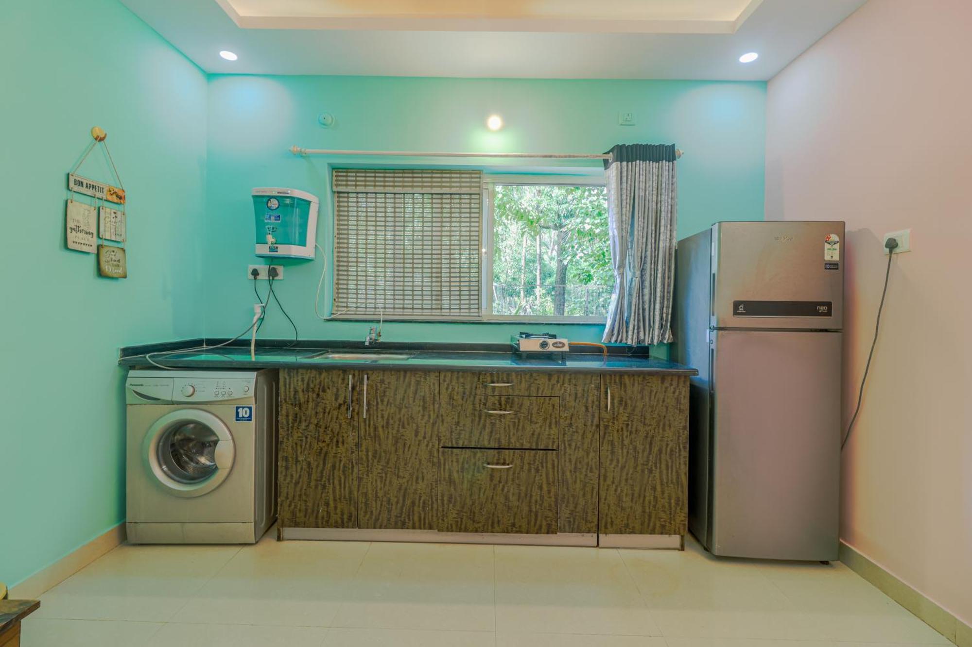 4Bhk Sparkling Apartment Near Beach Pool & Bar 2Bhkx2 바가토르 객실 사진